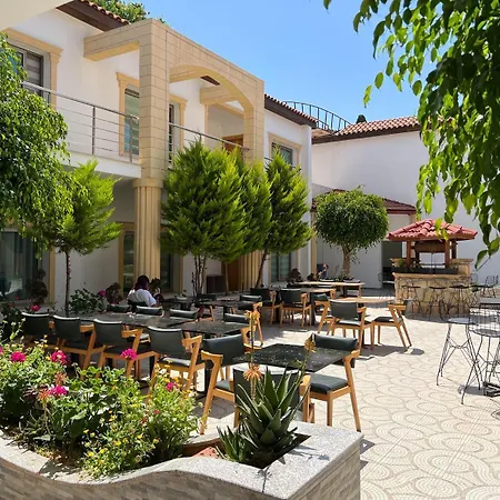 Nagas & Restaurant At Historical Part Of نيقوسيا