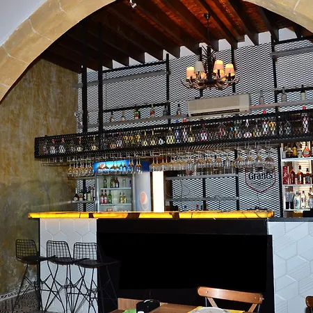 Nagas & Restaurant At Historical Part Of * Никосия