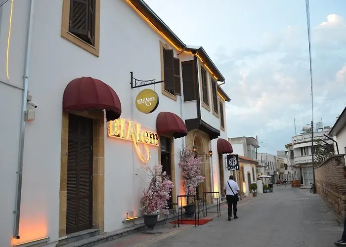 Nagas & Restaurant At Historical Part Of Отель *