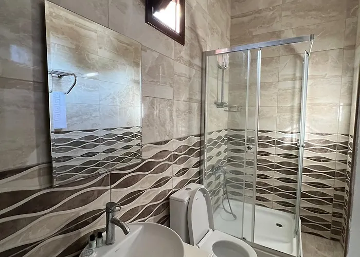 Nagas & Restaurant At Historical Part Of Никосия