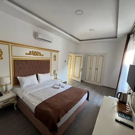 Nagas & Restaurant At Historical Part Of * Nikozja